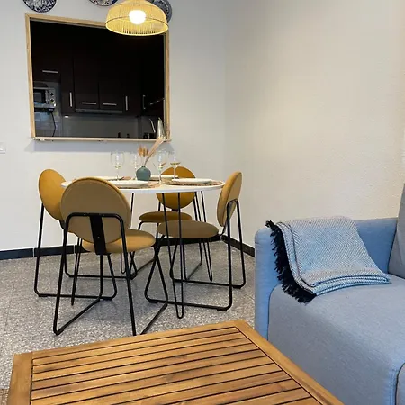 Apartment Stylish 200m From The